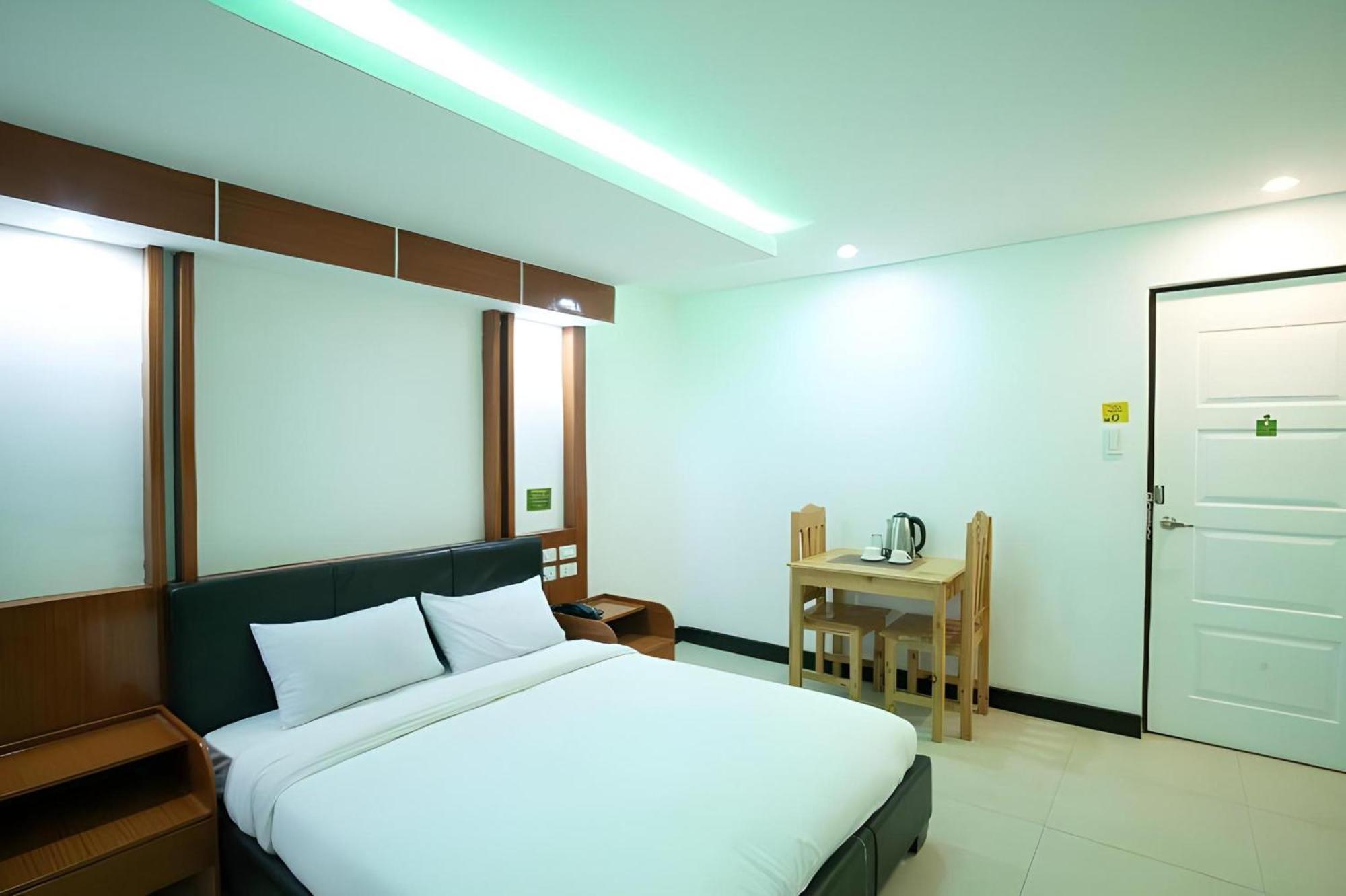 Oyo 195 Ranchotel - Binan Экстерьер фото