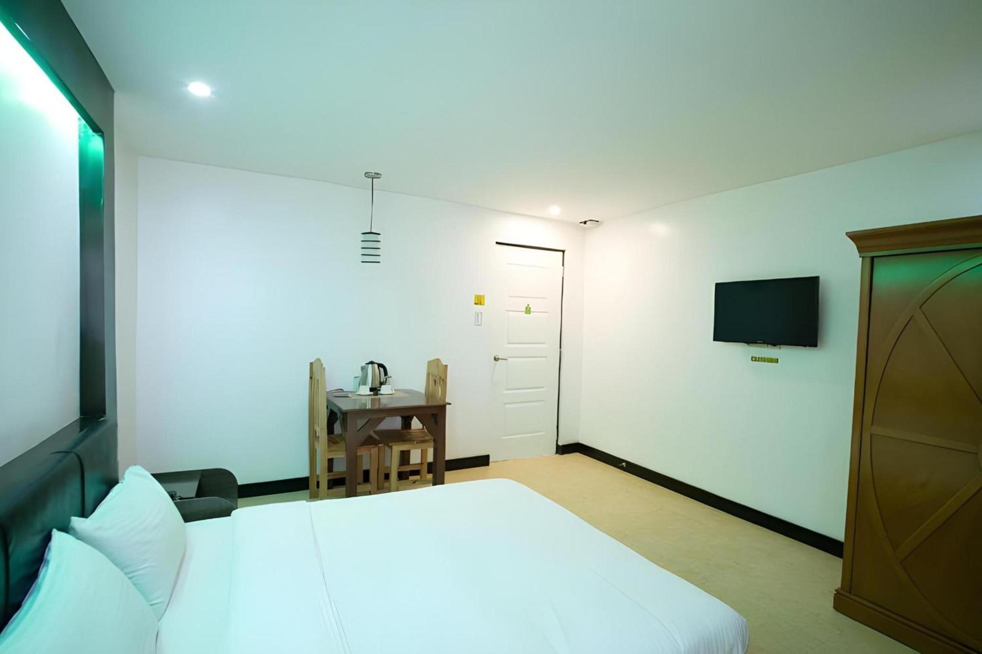 Oyo 195 Ranchotel - Binan Экстерьер фото